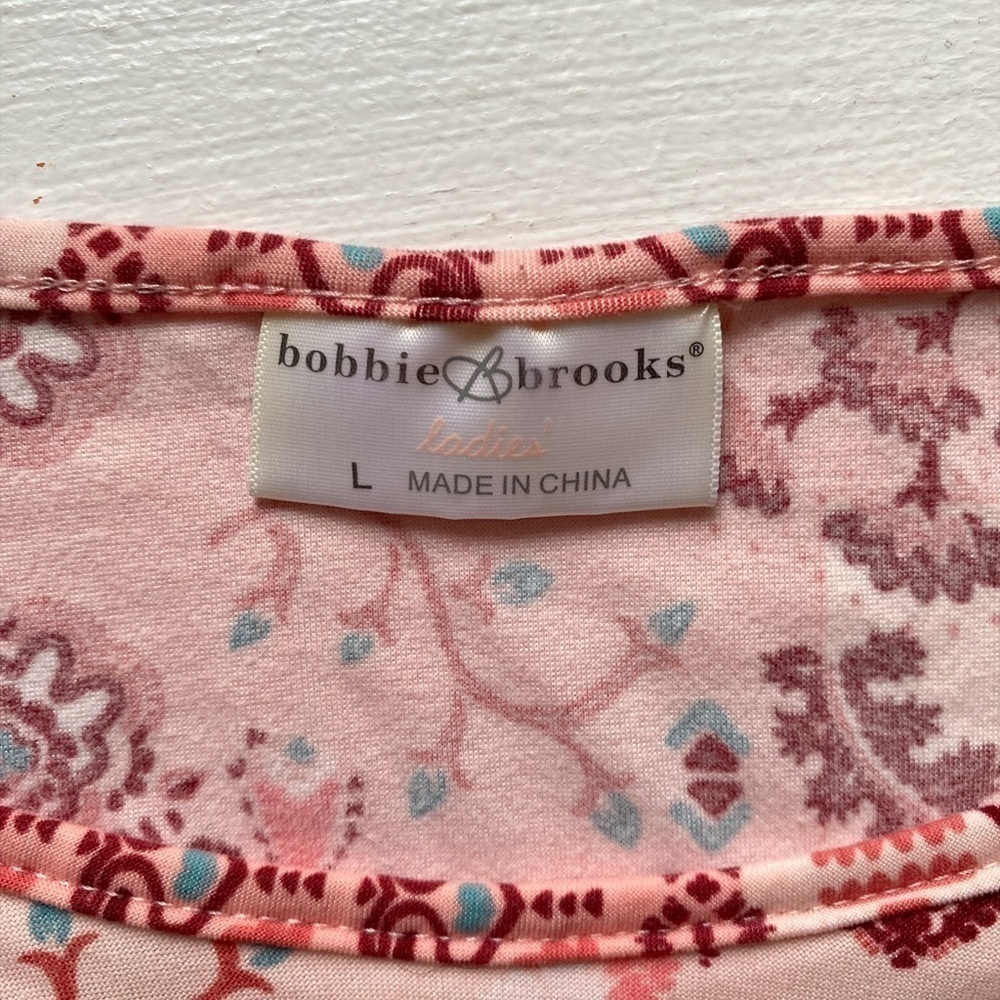 Bobbie Brooks Pink Paisely High Low Blouse - Picture 4 of 8